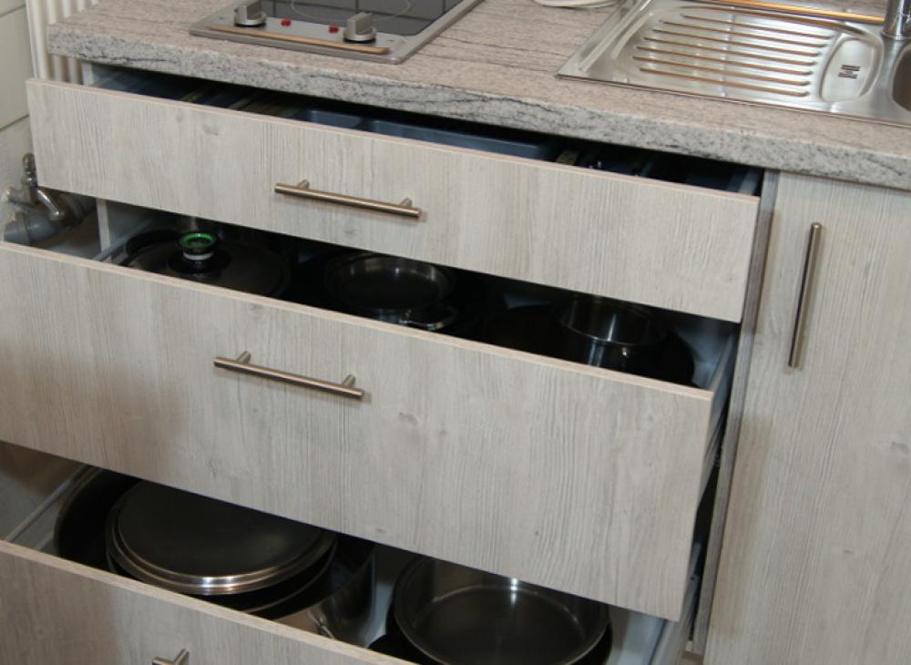 Töpfe und Küchenutensilien